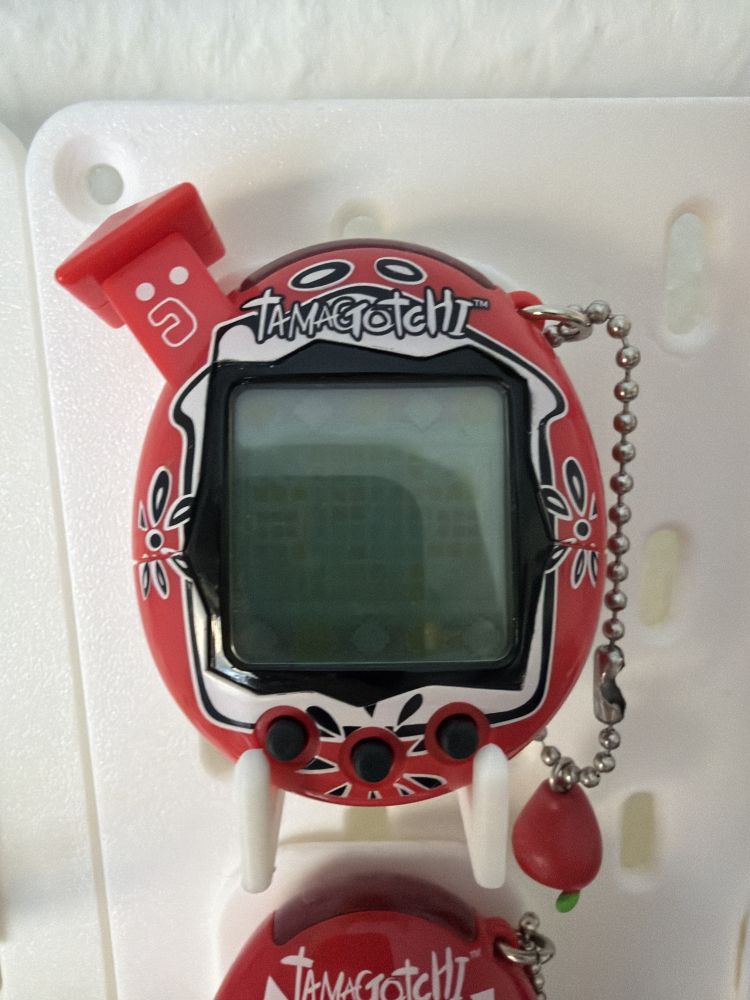 [V5] Red, White, and Black Ichigotchi
